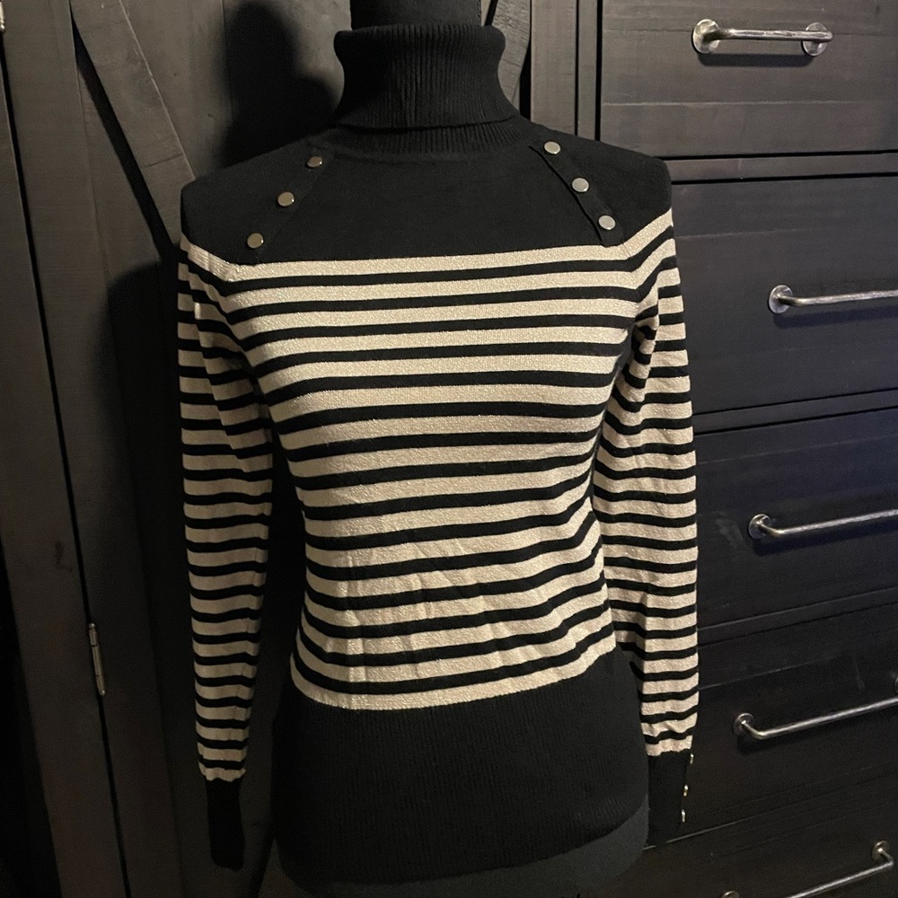 WHBM turtle neck top